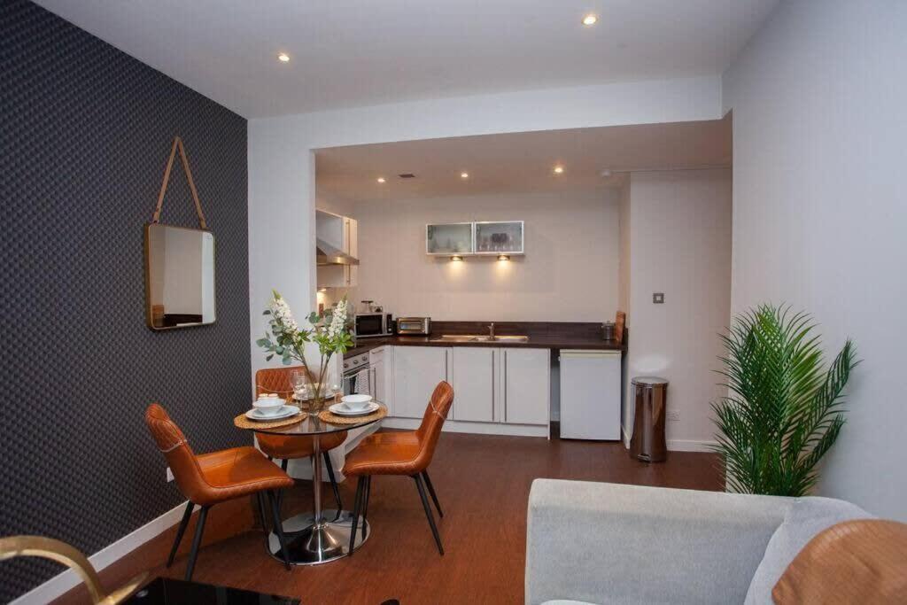 1 Bedroom Apartment In Very Central Location Glasgow Esterno foto