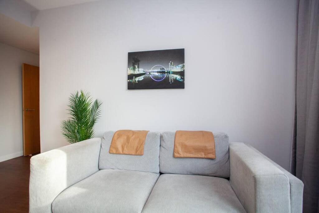1 Bedroom Apartment In Very Central Location Glasgow Esterno foto